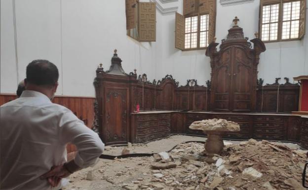 Se derrumba parte del techo de la sacristía de una iglesia de Orihuela declarada Bien de Interés Cultural