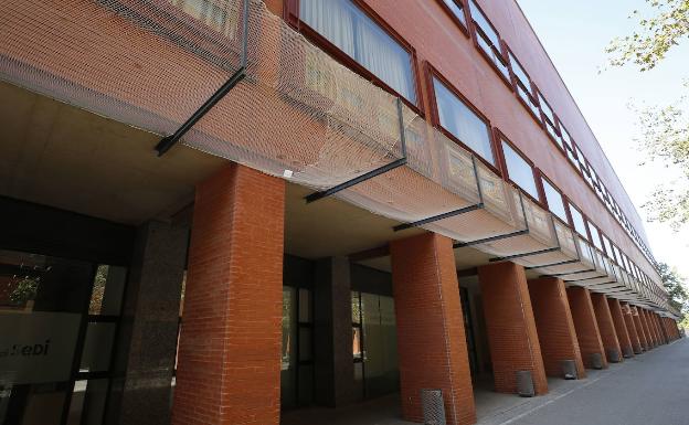 Los universitarios pagarán de media 130 euros menos por sus carreras