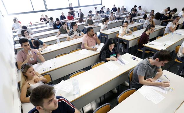 Las comunidades tendrán hasta el curso 2022-23 para bajar los precios de los grados universitarios