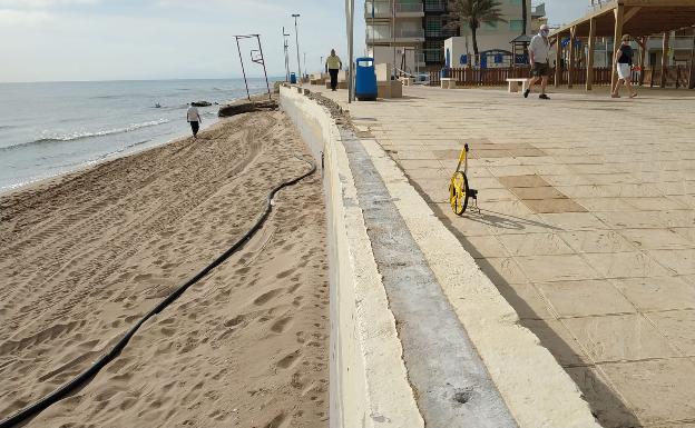 Bellreguard reclama 30.000 toneladas de arena para evitar daños en el paseo marítimo