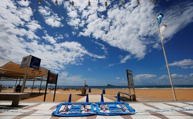 Dos municipios turísticos de la Comunitat no abrirán sus playas este lunes