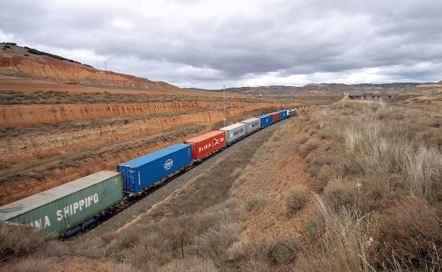 La línea a Zaragoza pierde diez trenes de mercancías semanales por el Covid-19