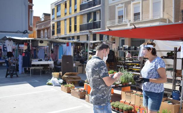 El mercado ambulante regresa a Benetússer con estrictas medidas de seguridad