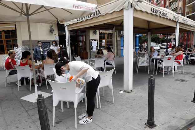 Valencia bloquea 1.100 ampliaciones de terrazas y los bares pierden cinco millones