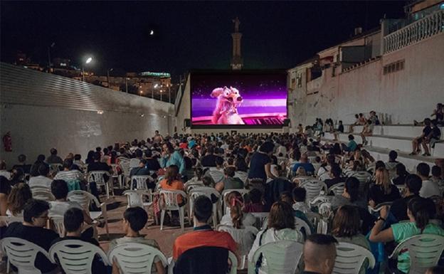 Así abrirá este año el Cine de Verano de Serra, uno de los más antiguos de España