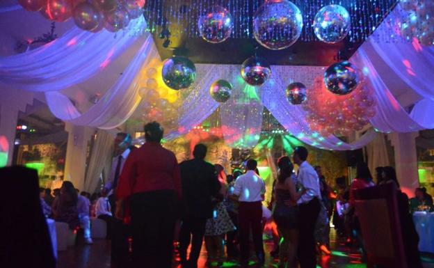 Prohibido bailar en las discotecas