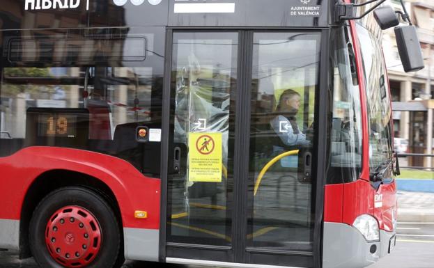 Autobuses y trenes podrán ocupar todos sus asientos desde este lunes