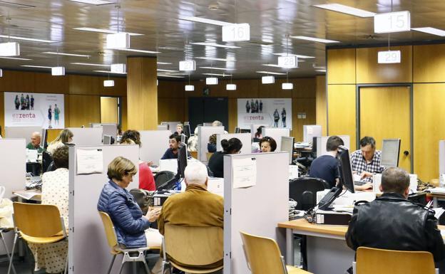 Vuelve la atención presencial en oficinas para hacer la declaración de la renta