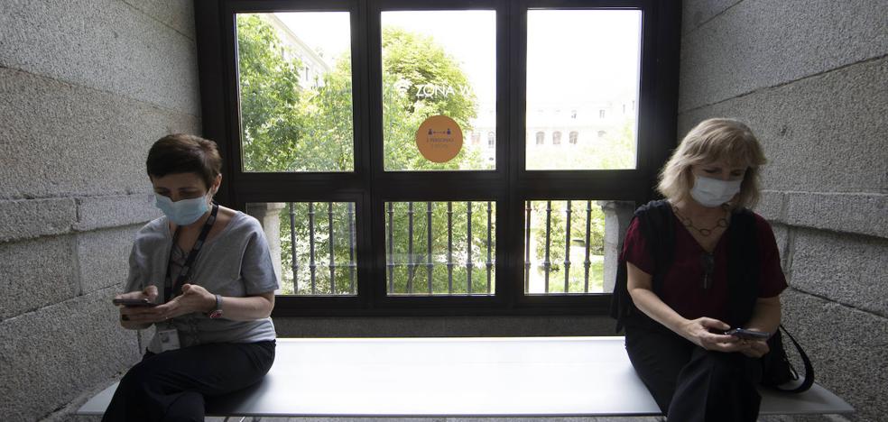 Sanidad mantiene congelado el número de fallecidos y culpa a las comunidades