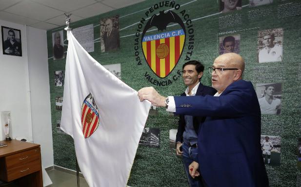 Los pequeños accionistas del Valencia quieren que el fútbol vuelva con público