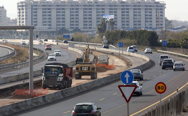 El tercer carril de la V-21 será para bus y coches con dos ocupantes