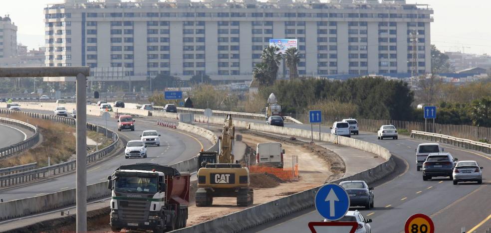 El tercer carril de la V-21 será para bus y coches con dos ocupantes