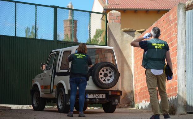 El 'Rambo de Requena' y el guardia civil herido por él permanecen graves en la UCI