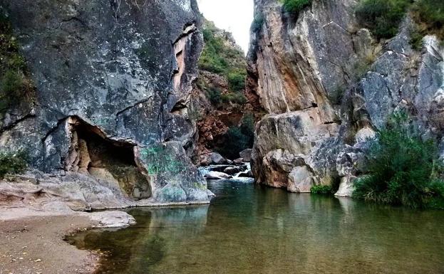 Prohibido el baño en cinco localidades valencianas este verano