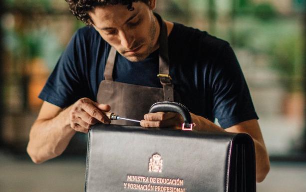 Rediseño valenciano para los maletines de los ministros