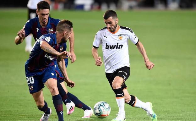 Gayà se entrena al margen del grupo en Paterna