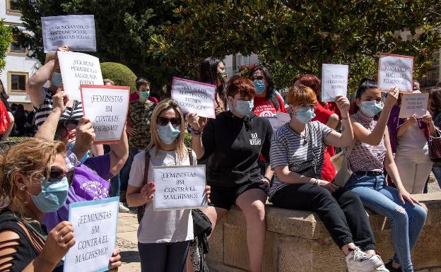 Los «sueños dibujados» de una de las víctimas de Úbeda se exponen durante el minuto de silencio