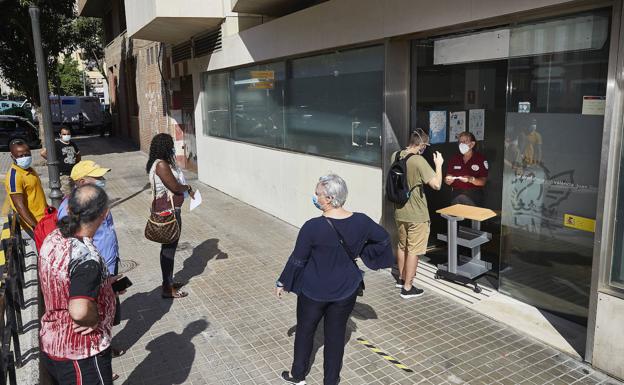 Tres mil valencianos afectados por un ERTE siguen sin cobrar la prestación