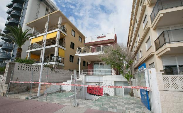 Gandia derriba la vieja oficina de turismo y crea un nuevo retén de policía en la playa