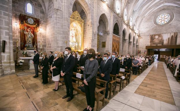 El funeral por los fallecidos durante la pandemia llena la Colegiata de Gandia