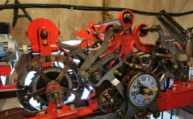 Alberic restaura su reloj mecánico centenario y lo convierte en una pieza monumental única