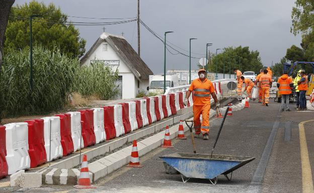 Siete entidades alertan de que la carretera de El Saler es una barrera para los bomberos