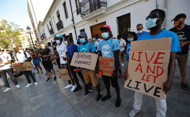 Los inmigrantes del Aquarius se concentran en Valencia para reclamar su regularización