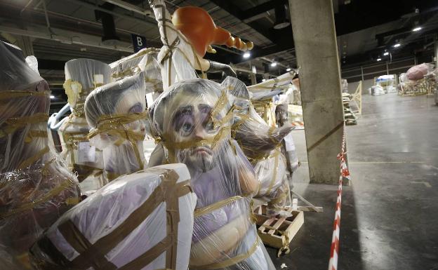 Los artistas amenazan con sacar fallas a la calle ante el bloqueo del traslado