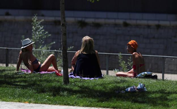 Sanidad activa la alerta naranja por calor alto en once comarcas valencianas