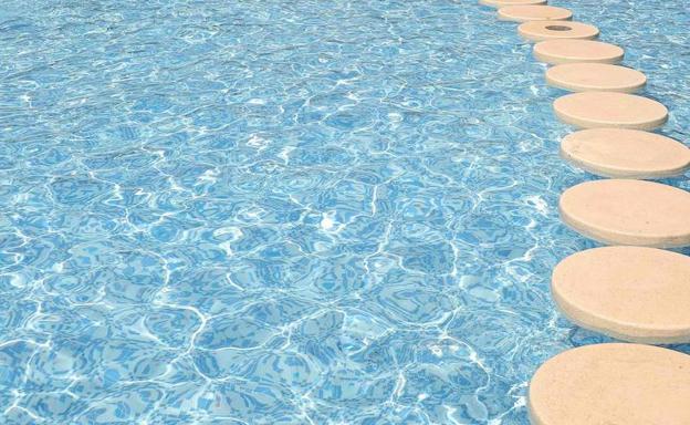 Reaniman a un niño de 5 años en una piscina de Canet d'en Berenguer