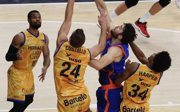 Luz naranja en la Ciudad de las Artes y las Ciencias para apoyar al Valencia Basket