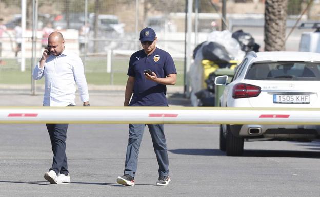 Murthy acude a Paterna para intentar apagar el fuego del vestuario del Valencia