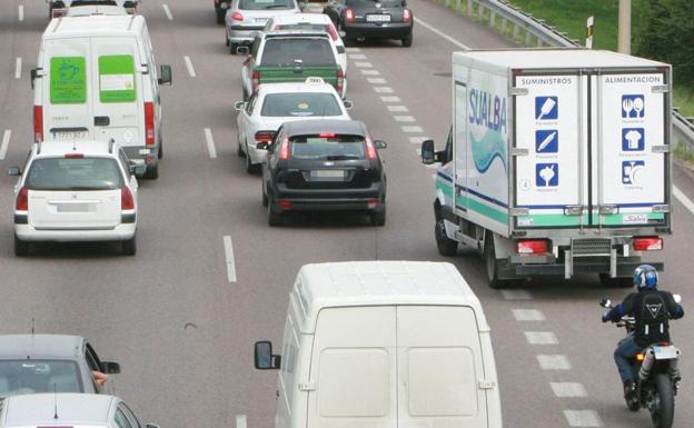 La DGT avisa que 15 furgonetas camufladas vigilarán las carreteras este verano