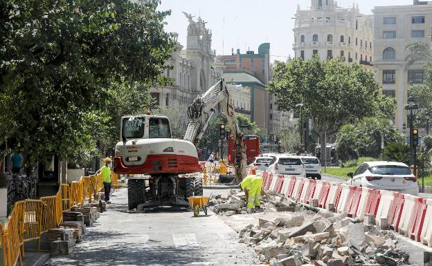 Los comerciantes critican el daño por las nuevas obras en la Plaza