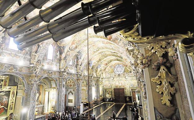 La parroquia de San Nicolás rinde homenaje a los trabajadores en primera línea contra la Covid-19