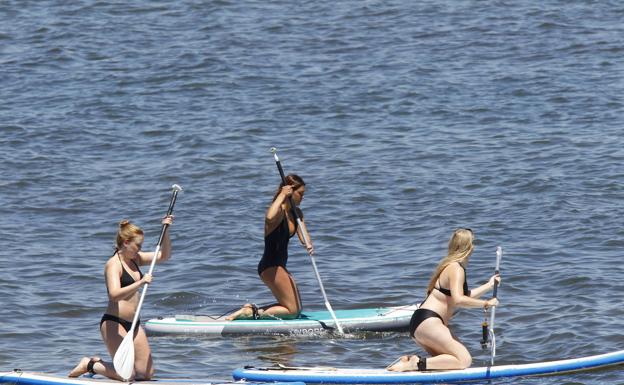 Valencia habilitará cinco canales para deportes náuticos en sus playas