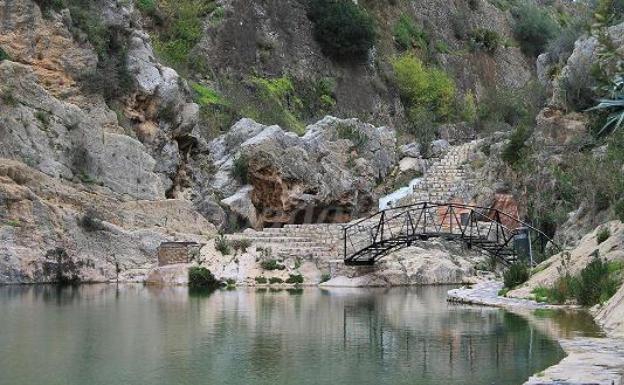 Bolbaite reduce a la mitad el aforo de la zona de baño del río supeditado al caudal