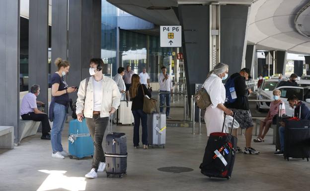 Los aeropuertos de Valencia y Alicante aumentan sus vuelos a más del doble con la apertura de fronteras