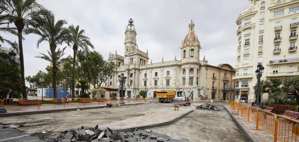 Los comerciantes piden la salida de la línea C1 de la Plaza para arreglar la «chapuza»