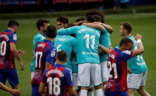 Un doblete de Rubén García ilusiona a Osasuna y complica al Eibar