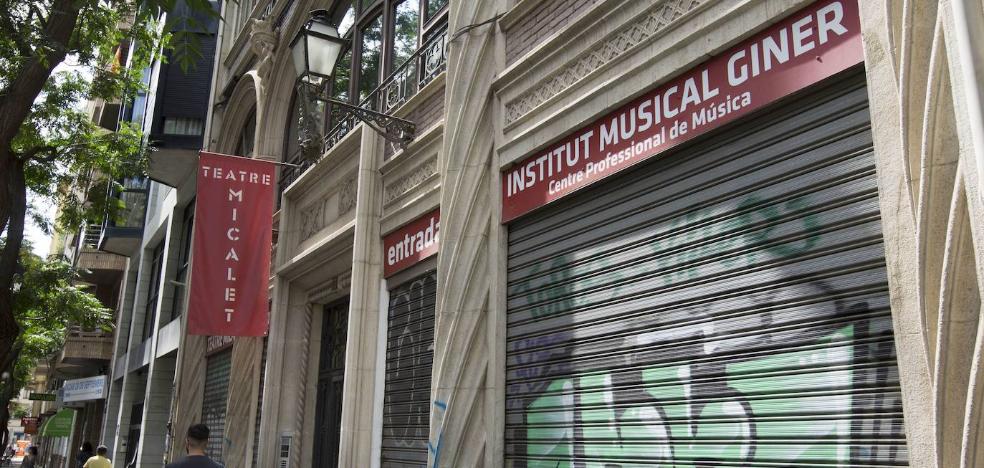 Ribó renueva el convenio con El Micalet pese a las deficiencias del edificio