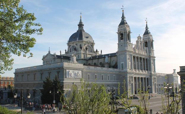 Los Reyes presiden el lunes el funeral en La Almudena por las víctimas de la Covid-19