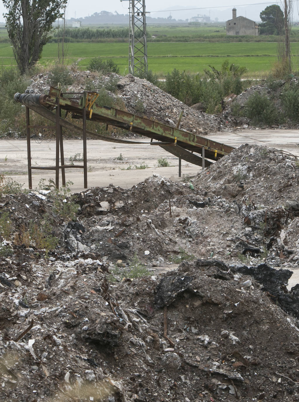 Vertedero en Sollana, junto a la Albufera