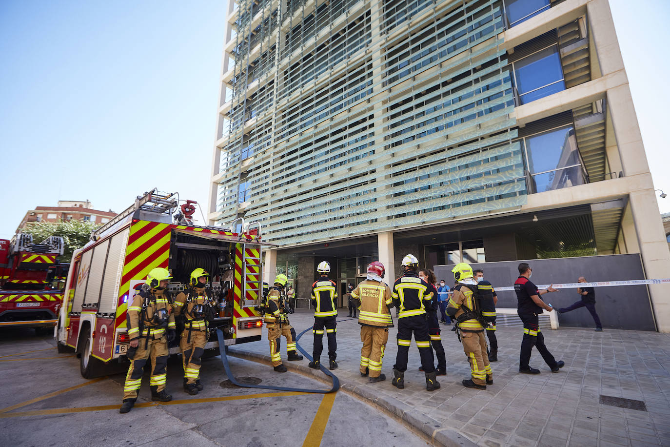 Desalojada la Torre 3 de la Ciudad Administrativa 9 d'Octubre de Valencia por un incendio