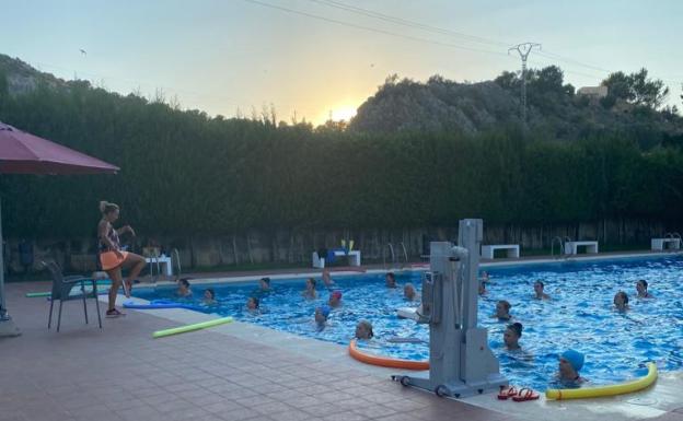 Benirredrà amplía el horario de la piscina y oferta plazas para cursos deportivos