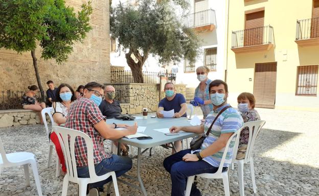 Los vecinos de Oliva escogen las películas que se proyectan este verano en los barrios