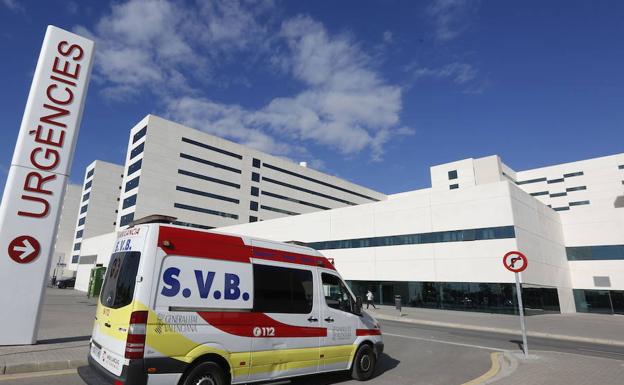 Hospitalizado un hombre de 61 años tras caer de su patinente mientras circulaba por Valencia