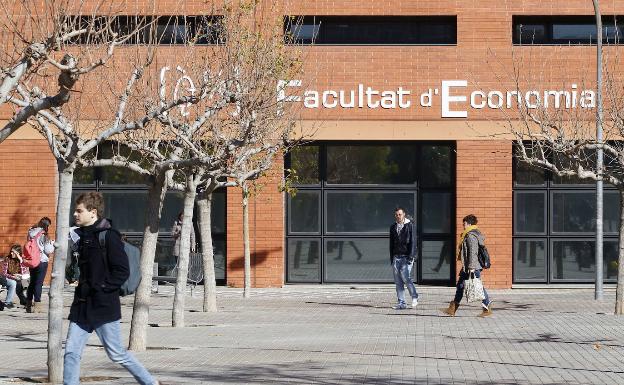 Décadas de precariedad en la Universitat