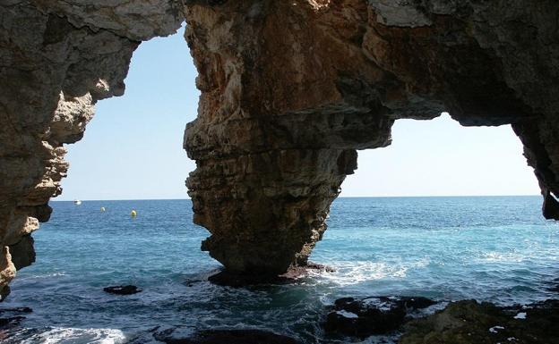 Recuperan el estado original de la Cova dels Arcs de Benitatxell