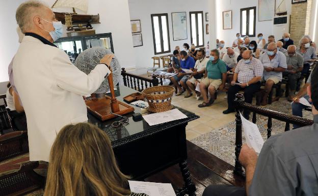 Los pescadores de El Palmar piden dragar la Albufera